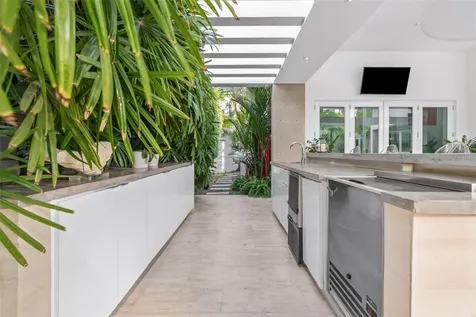 40 Calle Caoba Guaynabo PR 00966