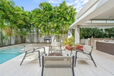 40 Calle Caoba Guaynabo PR 00966