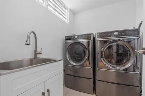40 Calle Caoba Guaynabo PR 00966