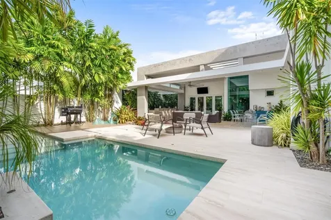 40 Calle Caoba Guaynabo PR 00966