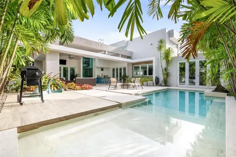 40 Calle Caoba Guaynabo PR 00966