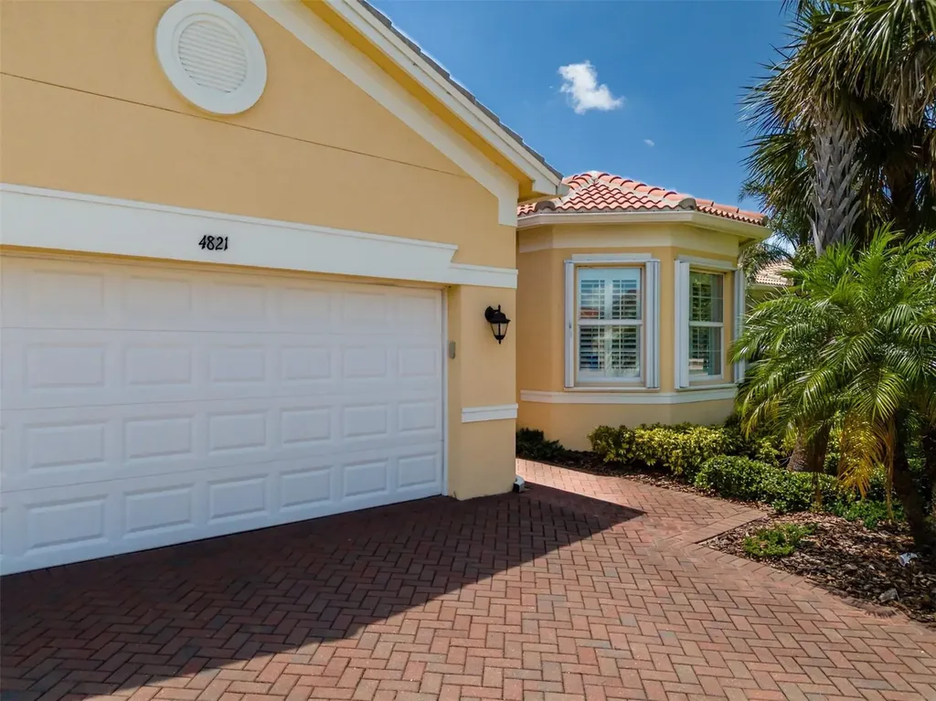 4821 Grand Banks Drive Wimauma FL 33598