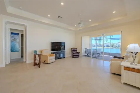 4821 Grand Banks Drive Wimauma FL 33598