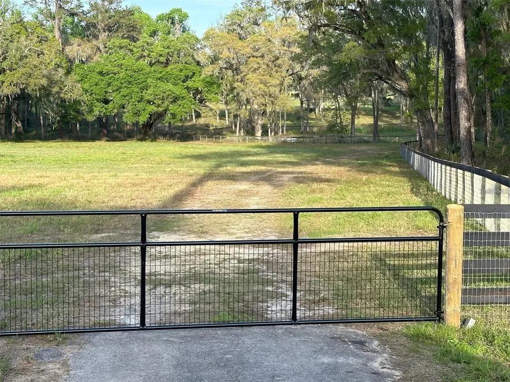 5201 W Highway 329 Reddick FL 32686