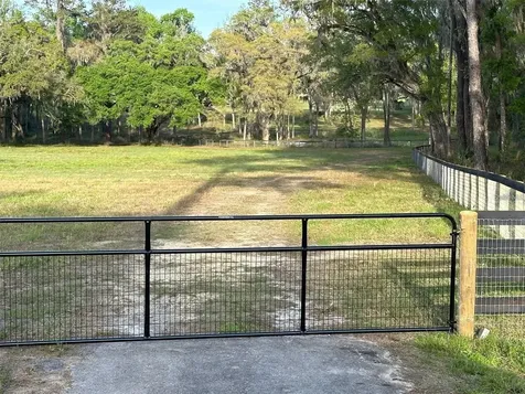5201 W Highway 329 Reddick FL 32686