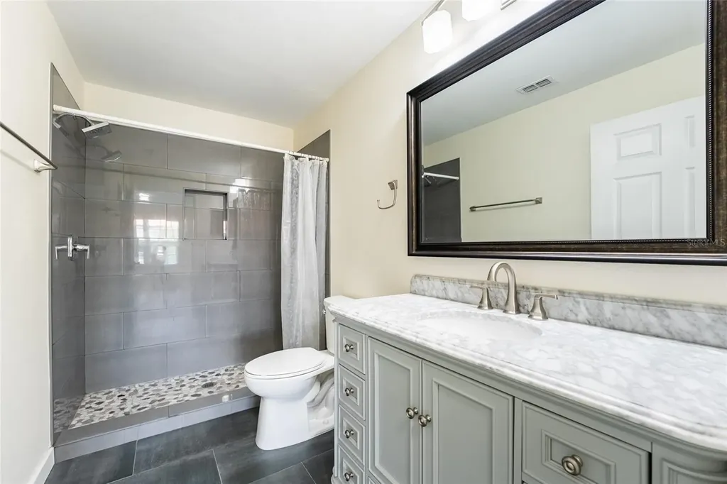 5447 Vineland Road Orlando FL 32811
