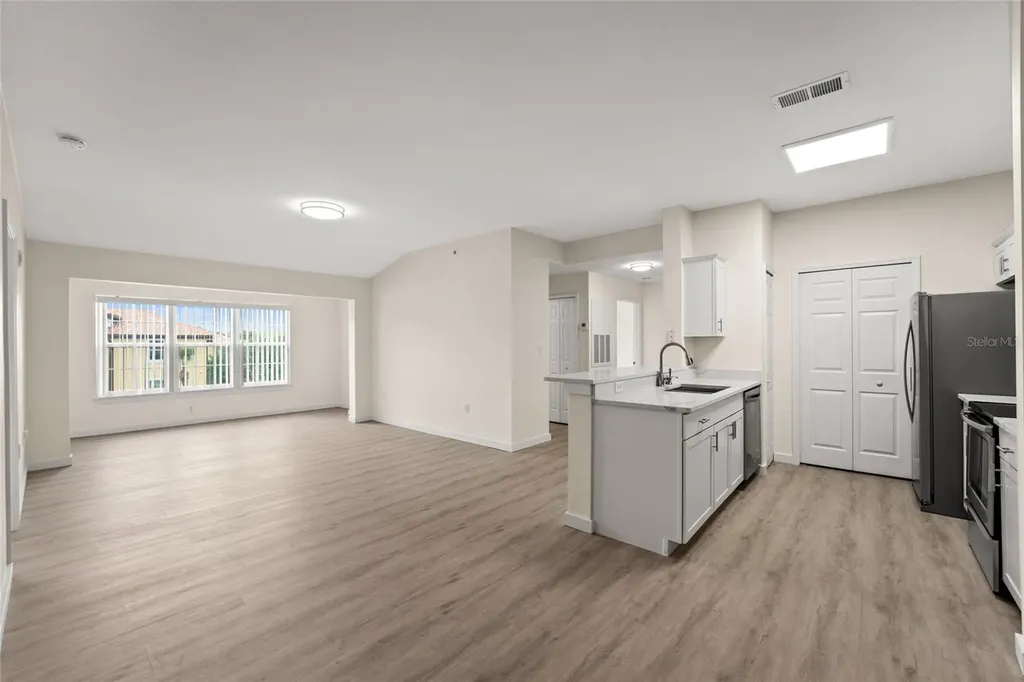 5447 Vineland Road Orlando FL 32811