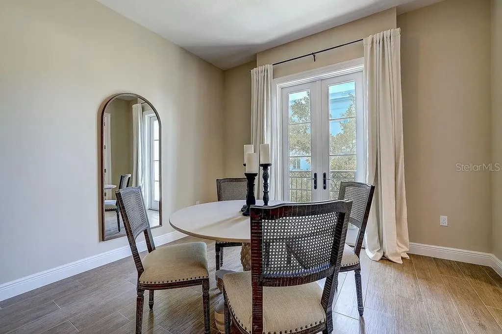 525 N Orange Avenue Sarasota FL 34236