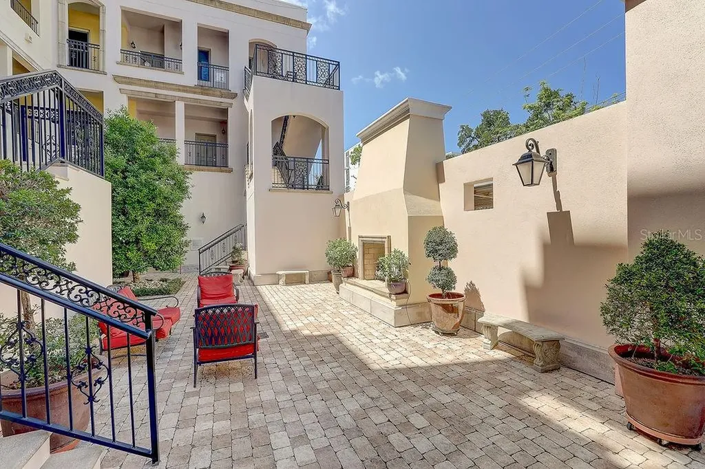 525 N Orange Avenue Sarasota FL 34236