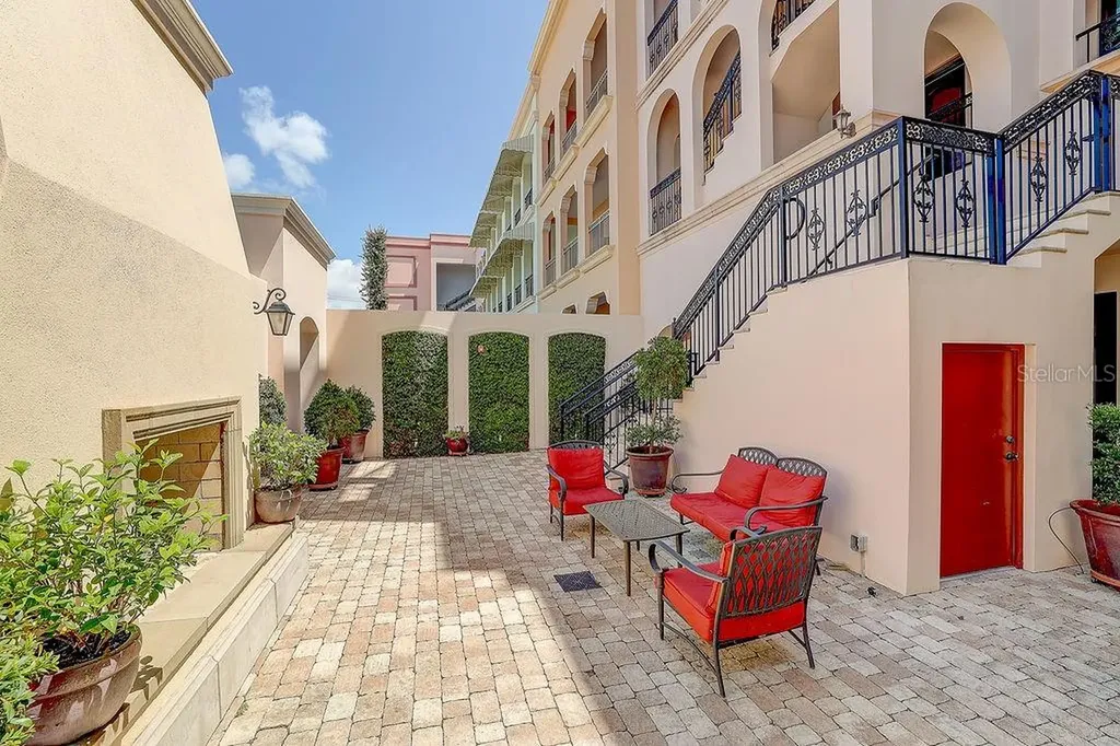 525 N Orange Avenue Sarasota FL 34236