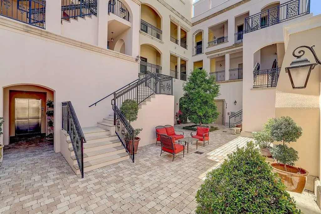 525 N Orange Avenue Sarasota FL 34236