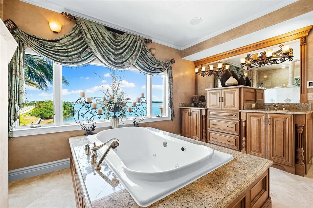 290 N Washington Drive Sarasota FL 34236