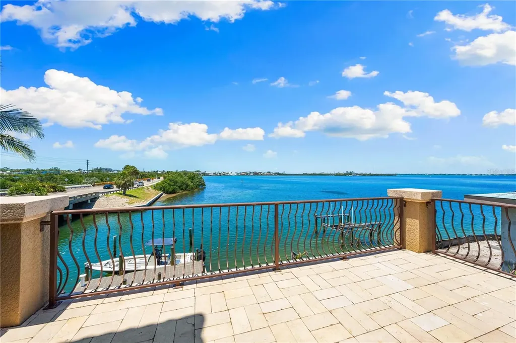 290 N Washington Drive Sarasota FL 34236