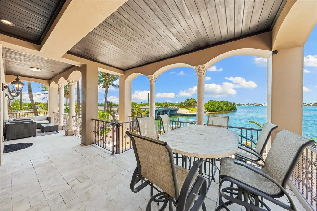 290 N Washington Drive Sarasota FL 34236