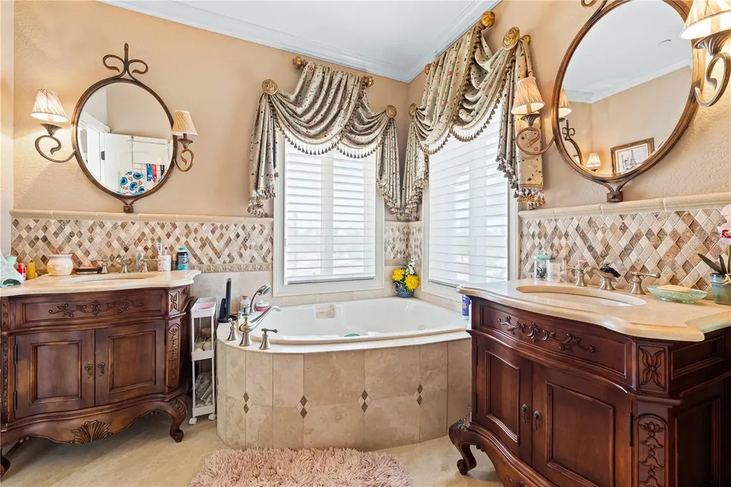 290 N Washington Drive Sarasota FL 34236