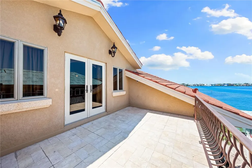 290 N Washington Drive Sarasota FL 34236