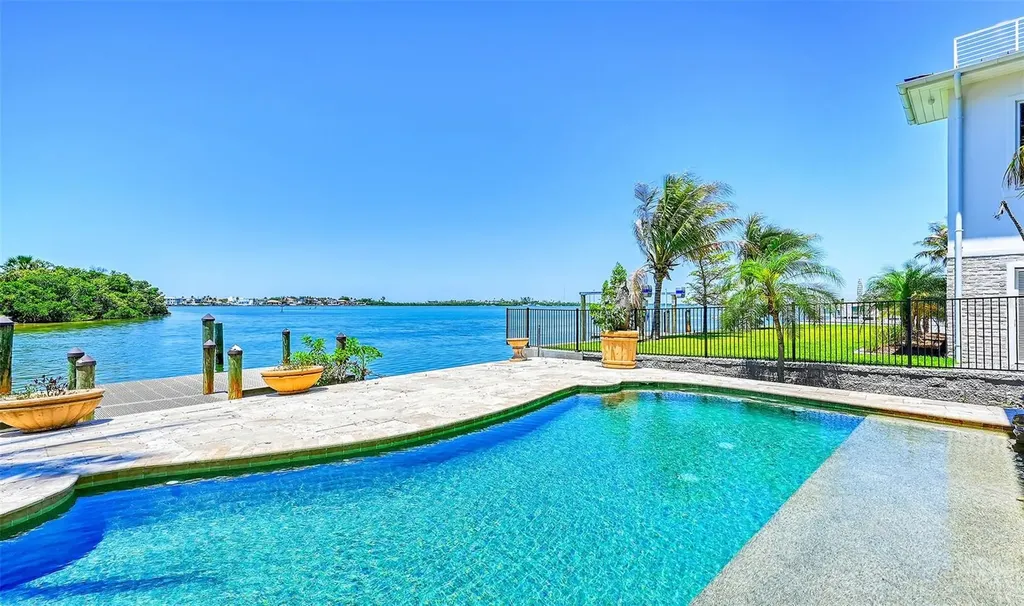 290 N Washington Drive Sarasota FL 34236
