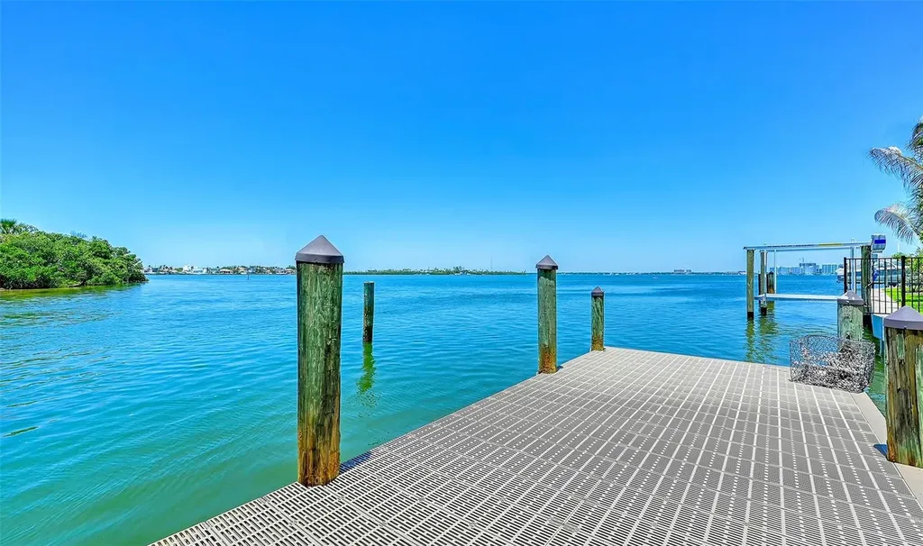 290 N Washington Drive Sarasota FL 34236