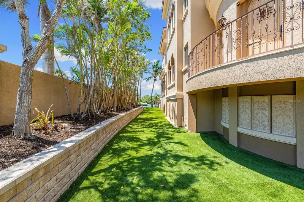 290 N Washington Drive Sarasota FL 34236