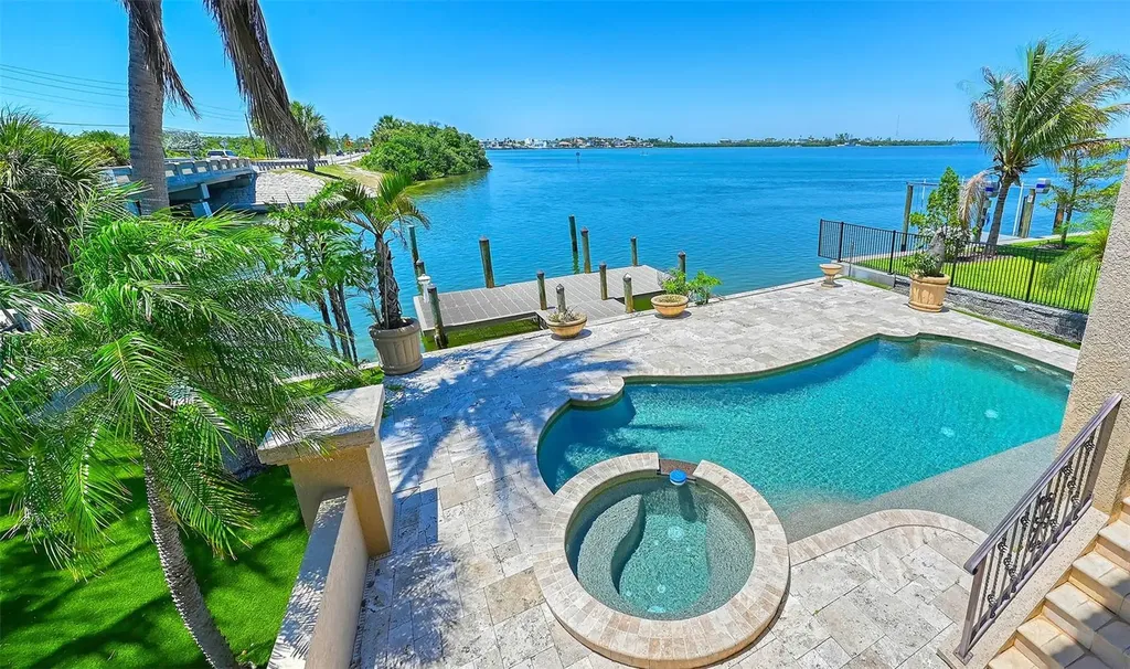 290 N Washington Drive Sarasota FL 34236