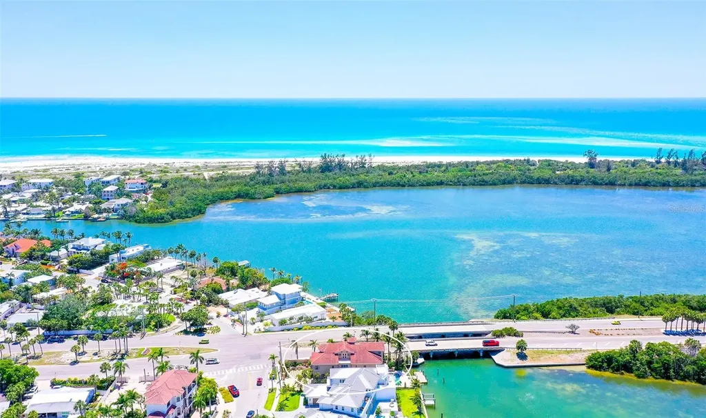 290 N Washington Drive Sarasota FL 34236