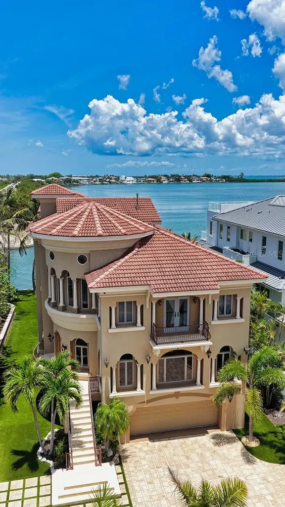 290 N Washington Drive Sarasota FL 34236