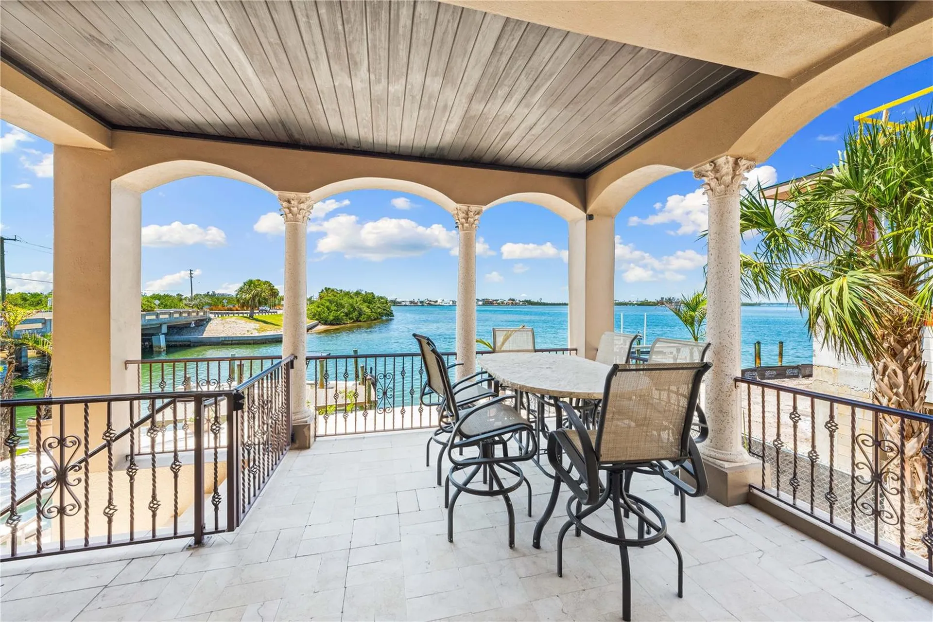 290 N Washington Drive Sarasota FL 34236
