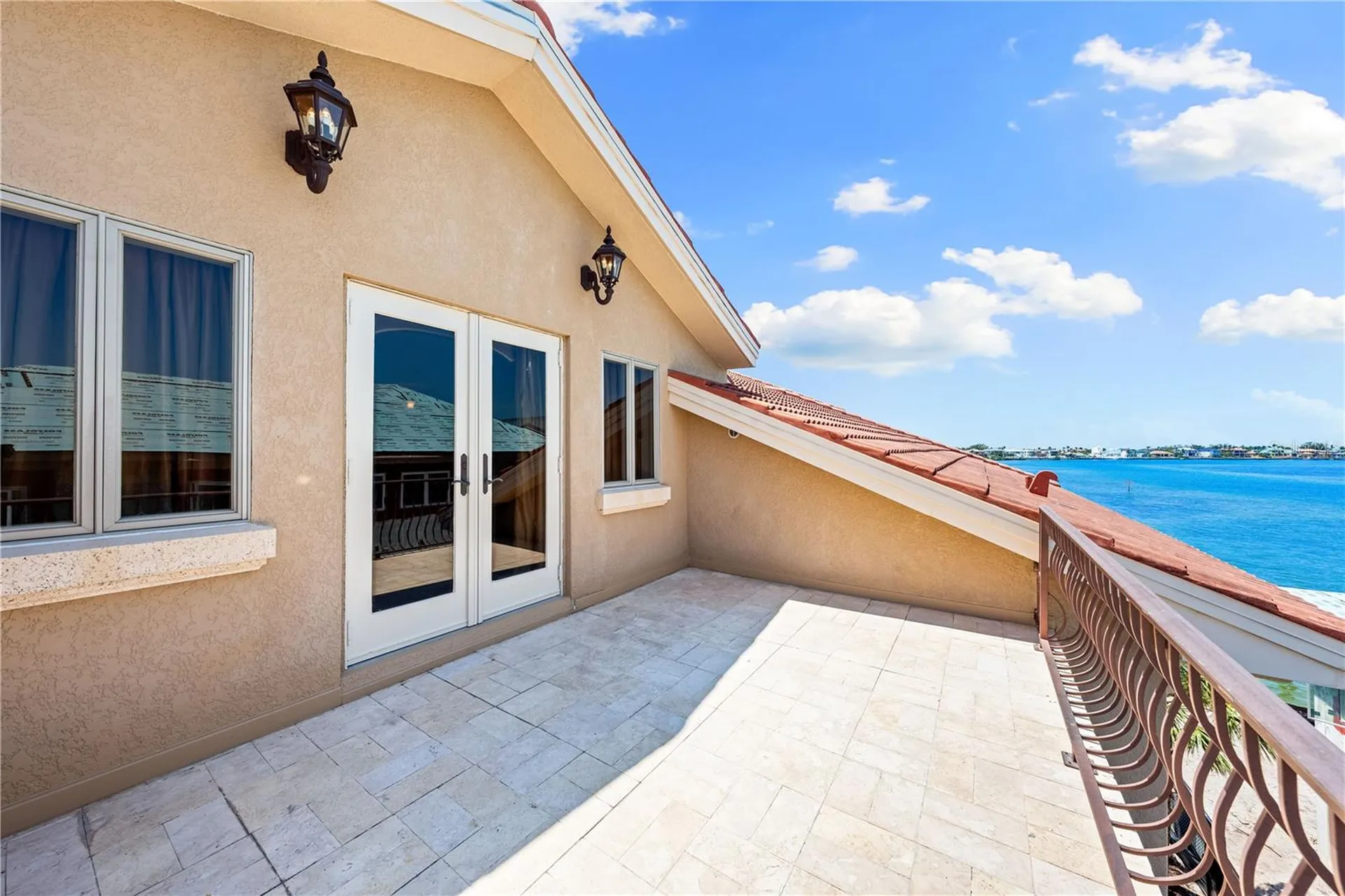 290 N Washington Drive Sarasota FL 34236