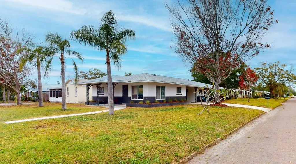 5601 Tangerine Avenue S Gulfport FL 33707