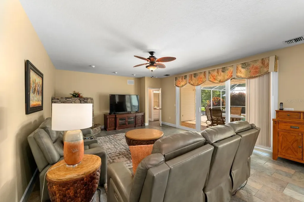 6915 215th Street E Bradenton FL 34211