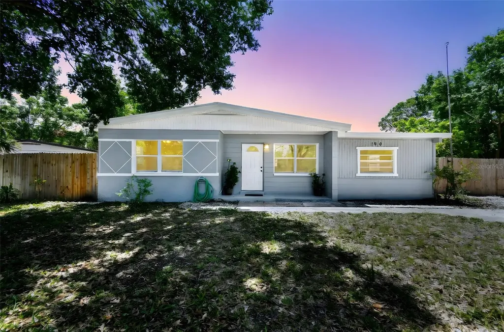 1810 77th Avenue N St Petersburg FL 33702
