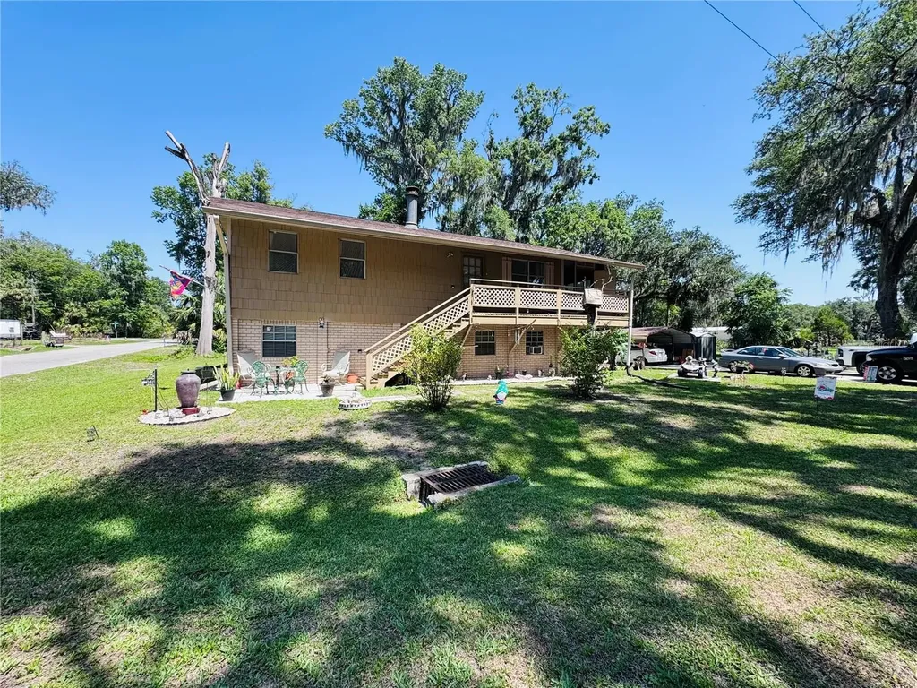 2073 Cr 428 Lake Panasoffkee FL 33538