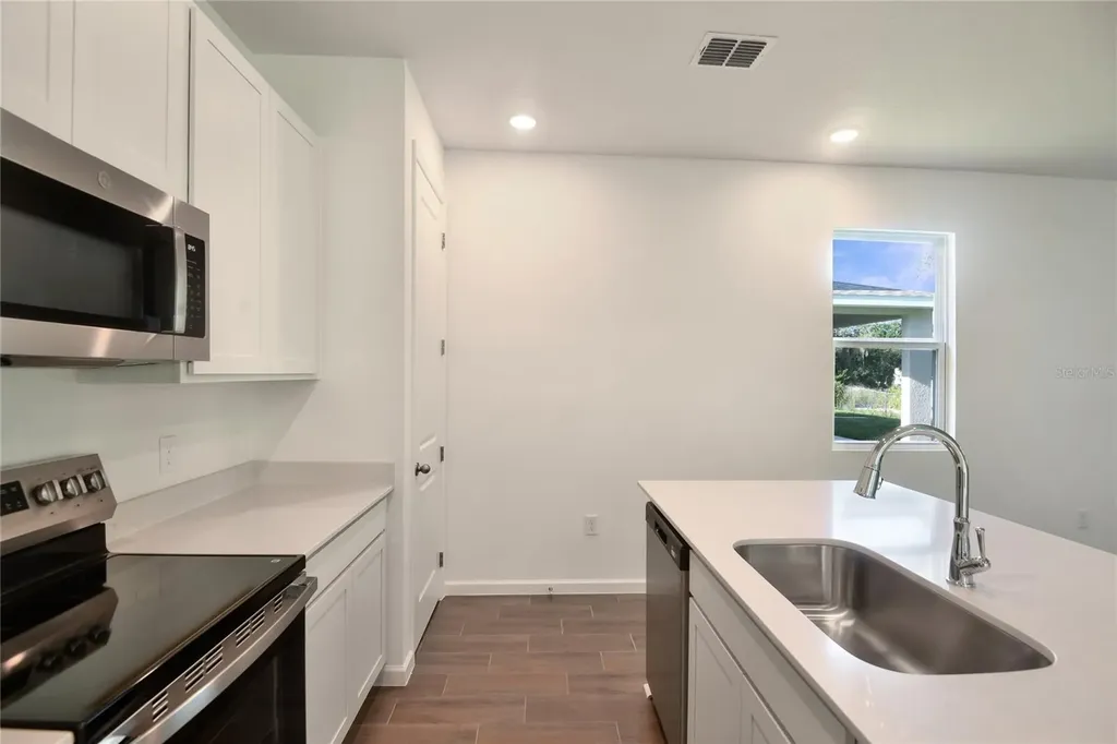 738 Lake Dell Avenue Dundee FL 33838