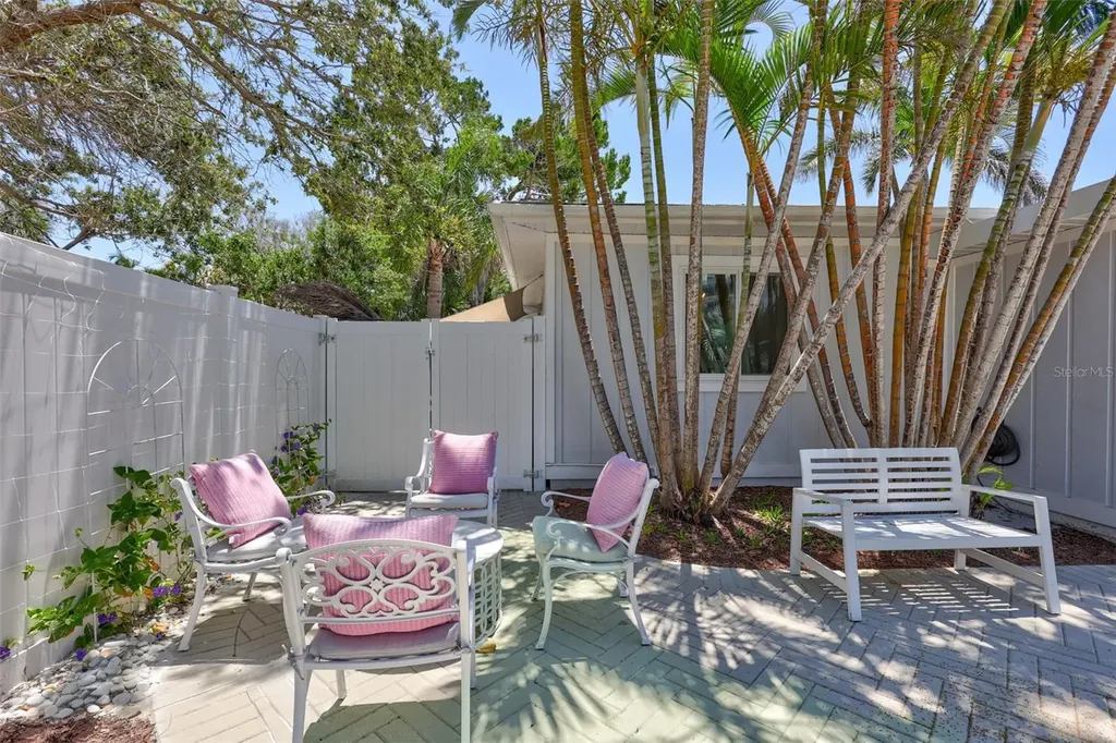 643 Calle Del Otono Sarasota FL 34242
