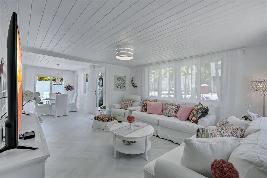 643 Calle Del Otono Sarasota FL 34242