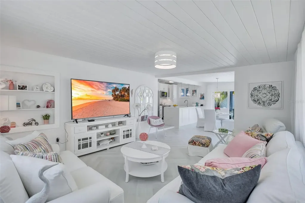 643 Calle Del Otono Sarasota FL 34242