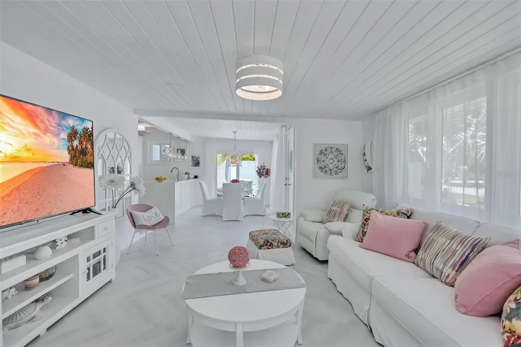 643 Calle Del Otono Sarasota FL 34242