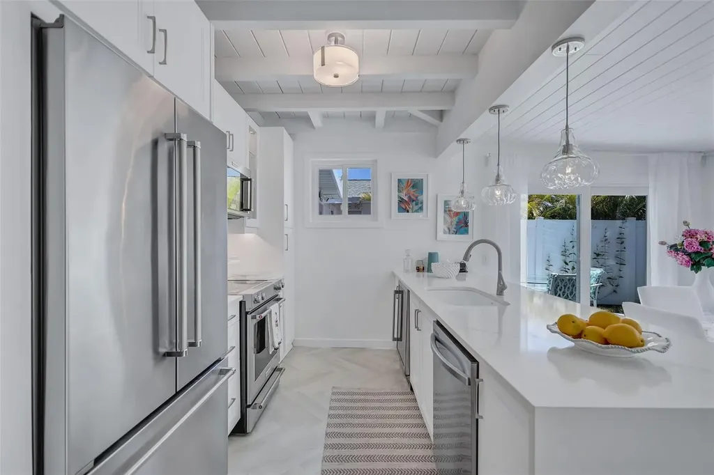 643 Calle Del Otono Sarasota FL 34242