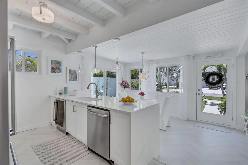 643 Calle Del Otono Sarasota FL 34242
