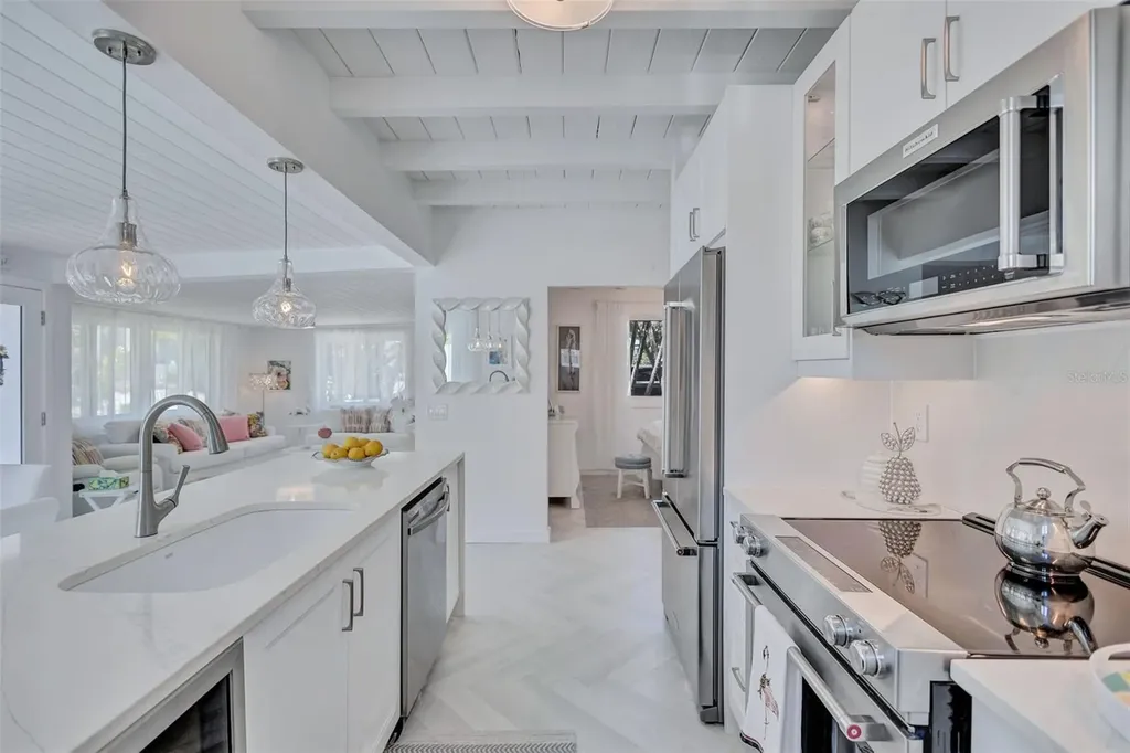 643 Calle Del Otono Sarasota FL 34242