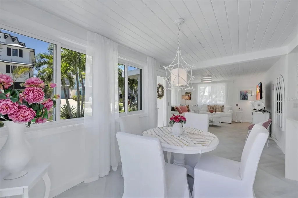 643 Calle Del Otono Sarasota FL 34242