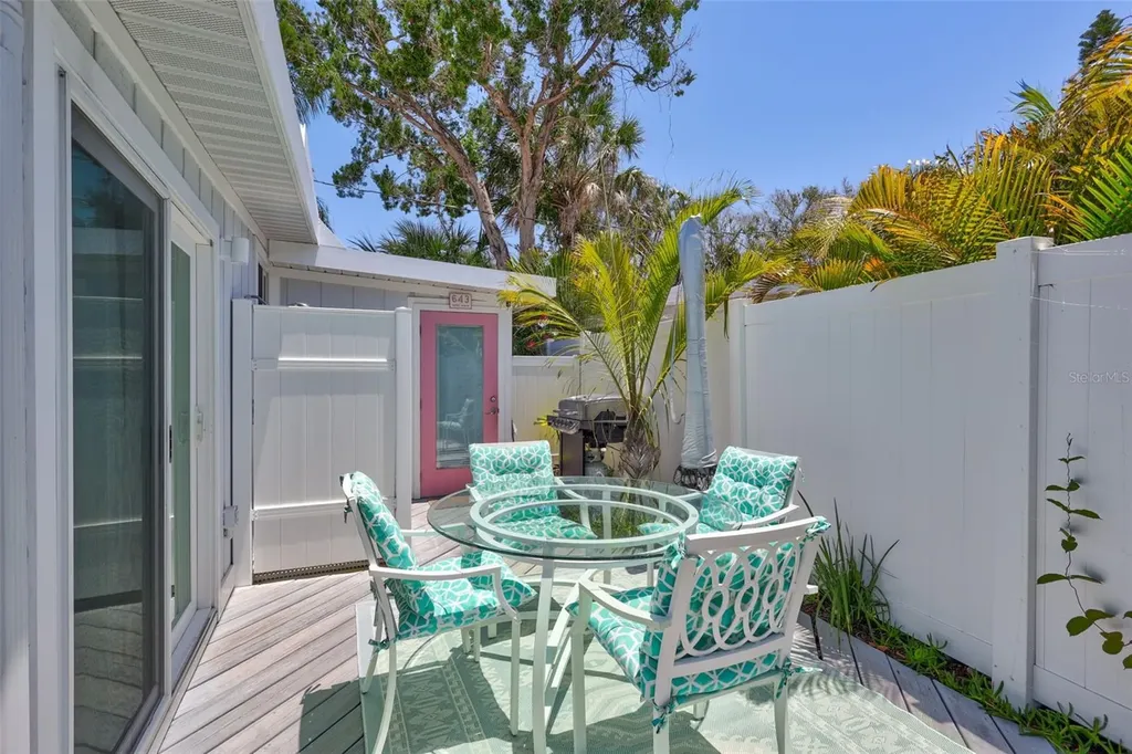 643 Calle Del Otono Sarasota FL 34242