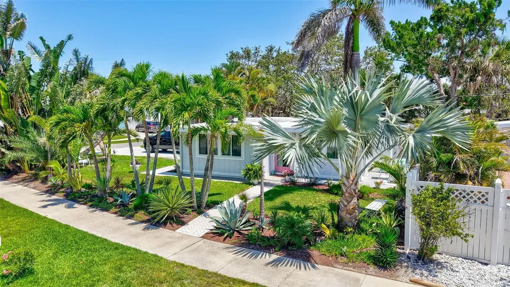643 Calle Del Otono Sarasota FL 34242