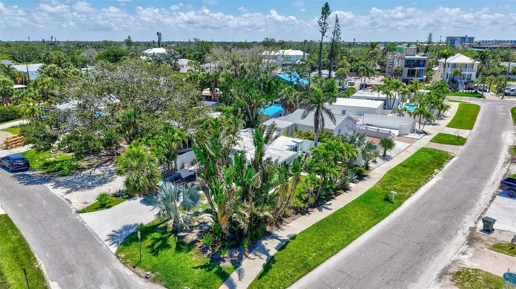 643 Calle Del Otono Sarasota FL 34242