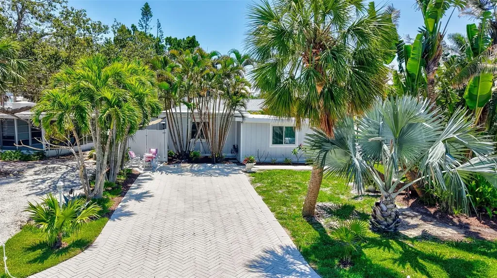 643 Calle Del Otono Sarasota FL 34242