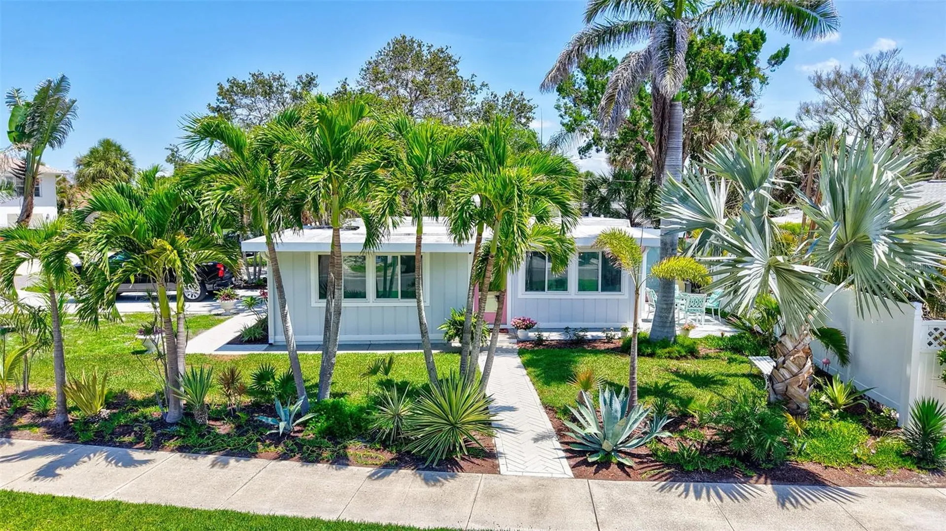 643 Calle Del Otono Sarasota FL 34242
