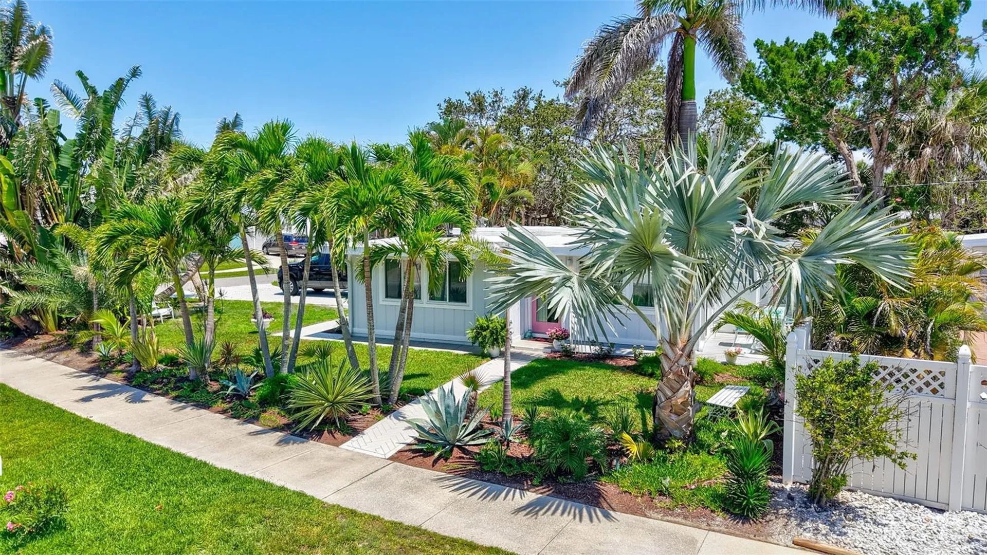 643 Calle Del Otono Sarasota FL 34242