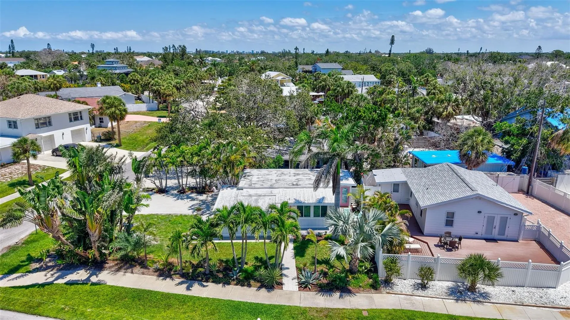 643 Calle Del Otono Sarasota FL 34242