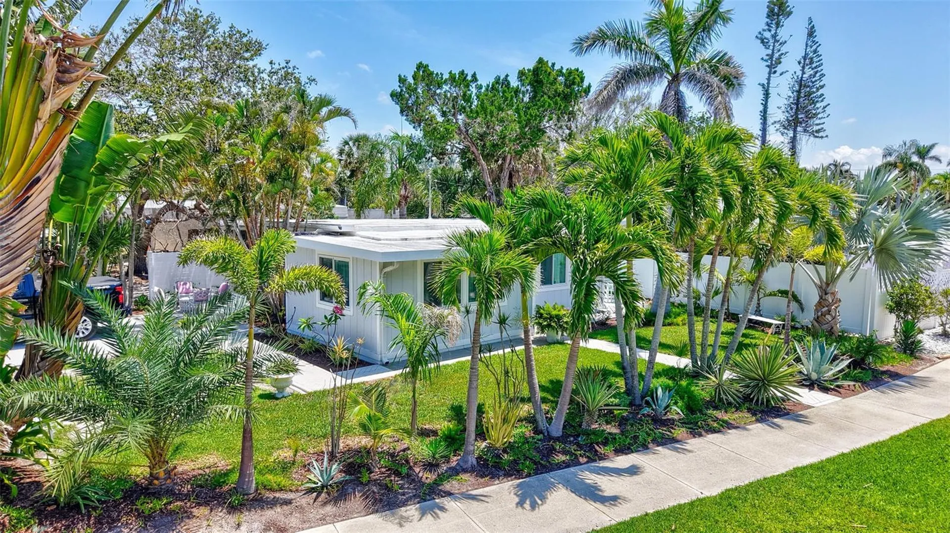 643 Calle Del Otono Sarasota FL 34242