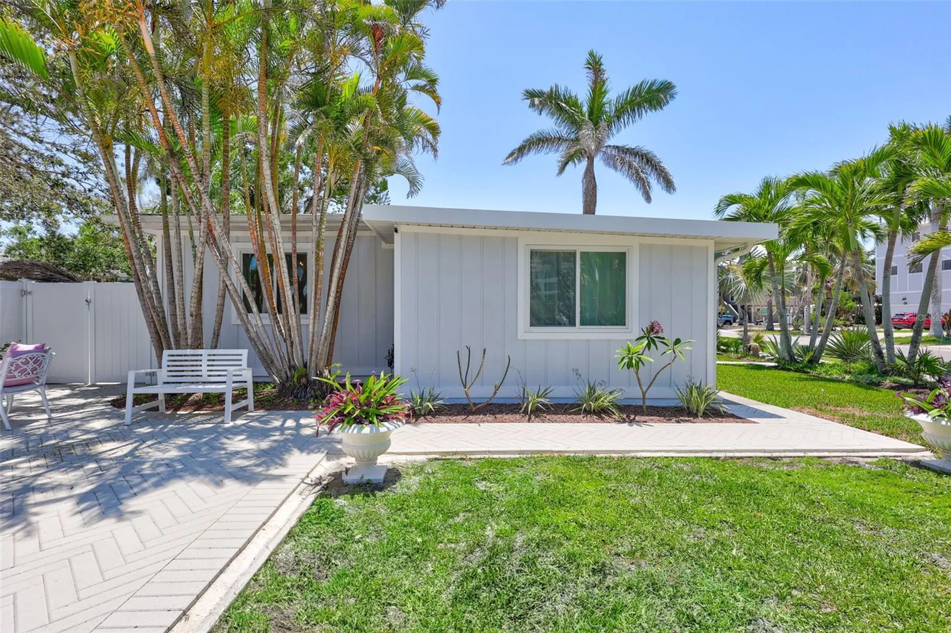 643 Calle Del Otono Sarasota FL 34242